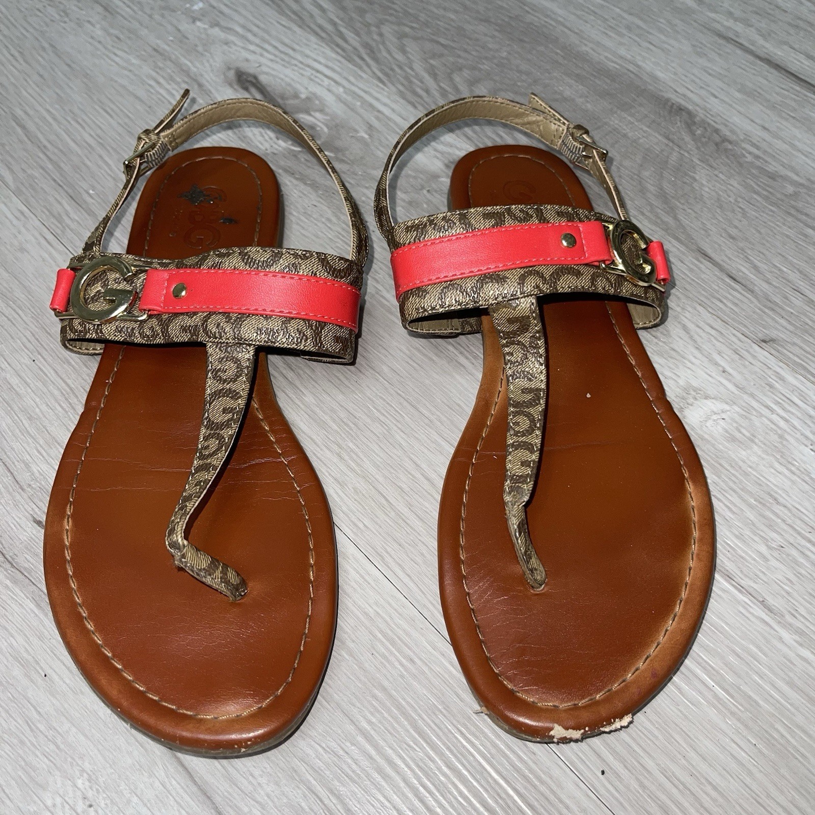 GBG Guess Thong Sandals Red Brown 9M Designer Classic Chic Timeless Classy
