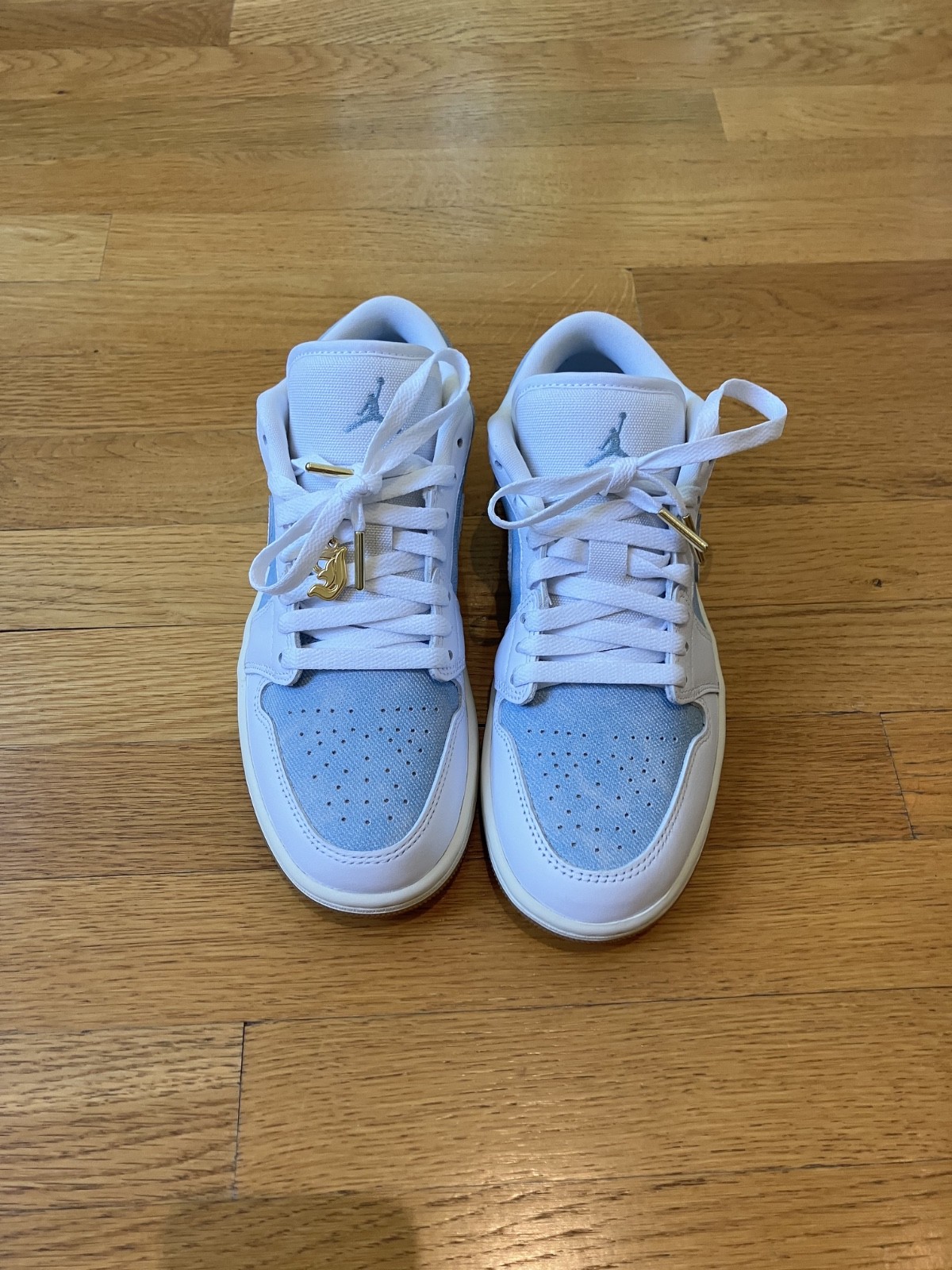Women’s Air Jordan 1 Low SE Denim and White with Gold Details Brand New Size 7.5