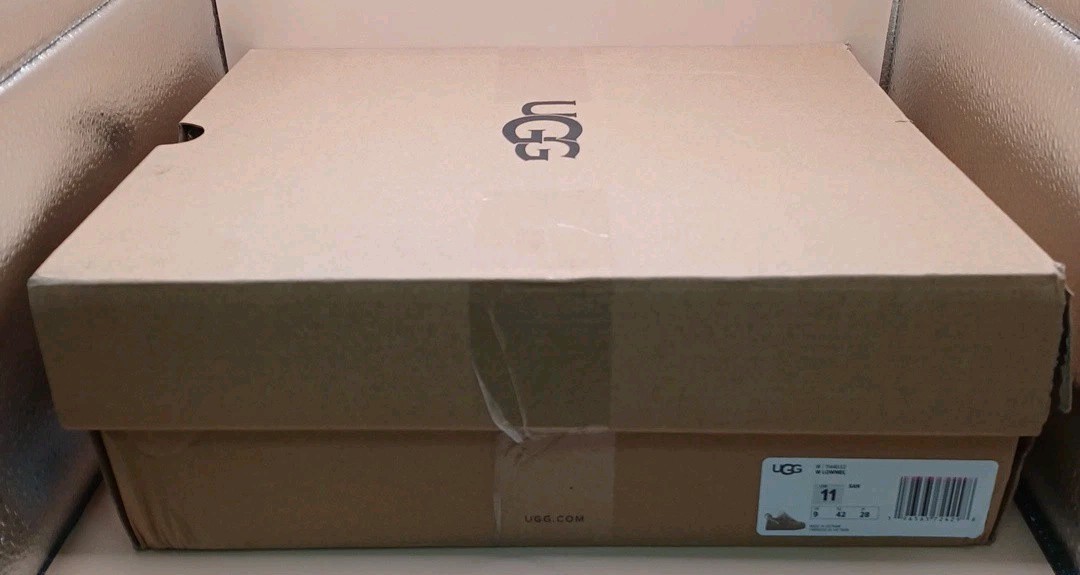UGG Womens Lowmel Shoes In Sand Size 11 US