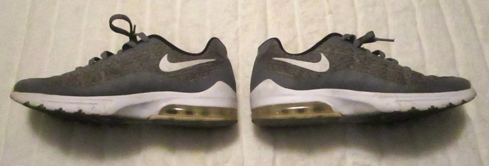 Nike Air Max Invigor Gray Tech Knit Fabric Ltwt Running Shoes Size 8.5 M 917544