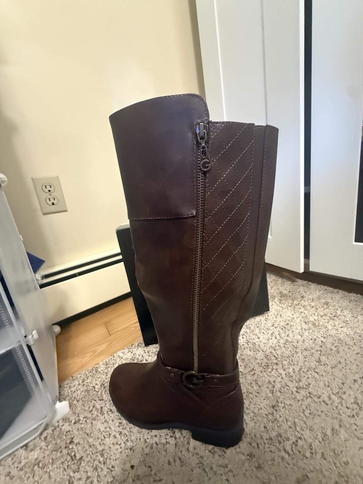 GBG GUESS Chillie-F Women’s Knee High Riding Boot Brown Faux Leather Zip 6.5