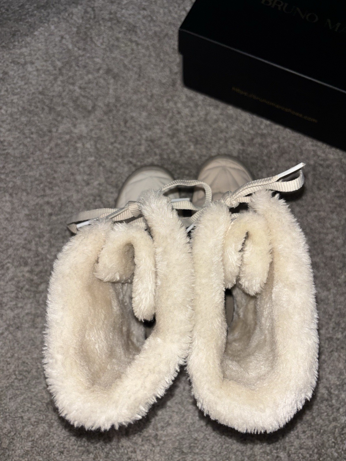 Columbia Women’s Waterproof Quilted Faux Fur Lined Snow Boots White 7