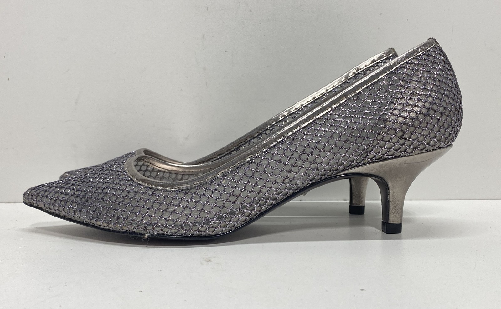 Adrianna Papell Silver Mesh Pointed Toe Kitten Heel Pumps Women’s Size 8.5