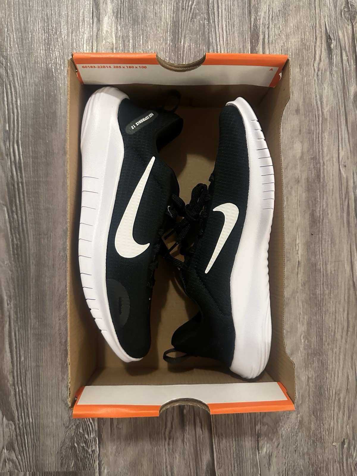 Womens Size 6 Nike FLEX EXPERIENCE RUN BLACK WHITE DV0746-004