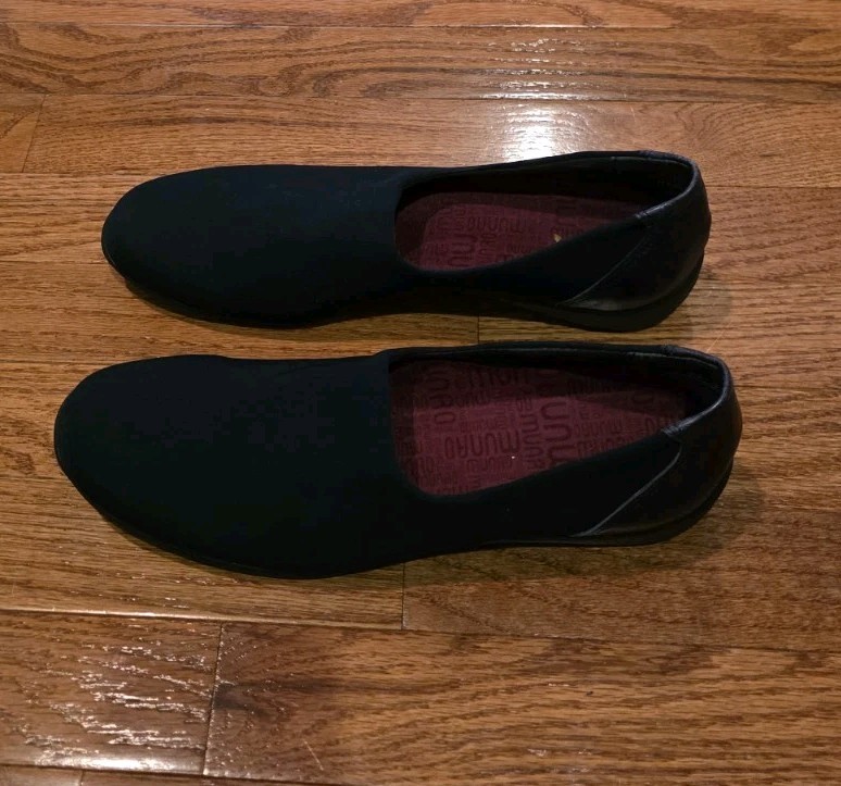 Munro Traveler Slip on Shoes *Size 11* Black *See Description *