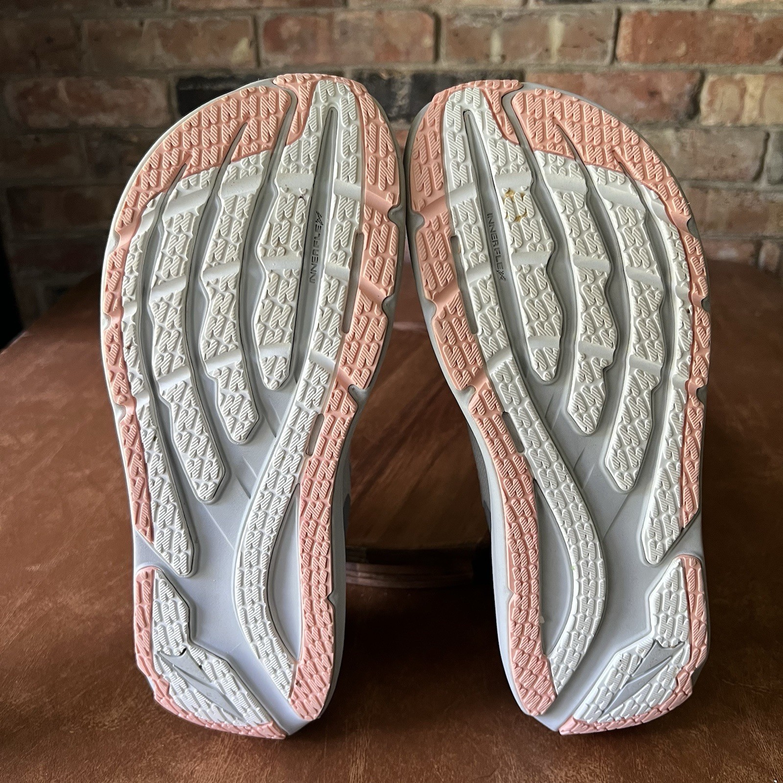 Altra Paradigm 8 Supportive Women’s 10 Gray Pink Road Running Shoes Sneakers