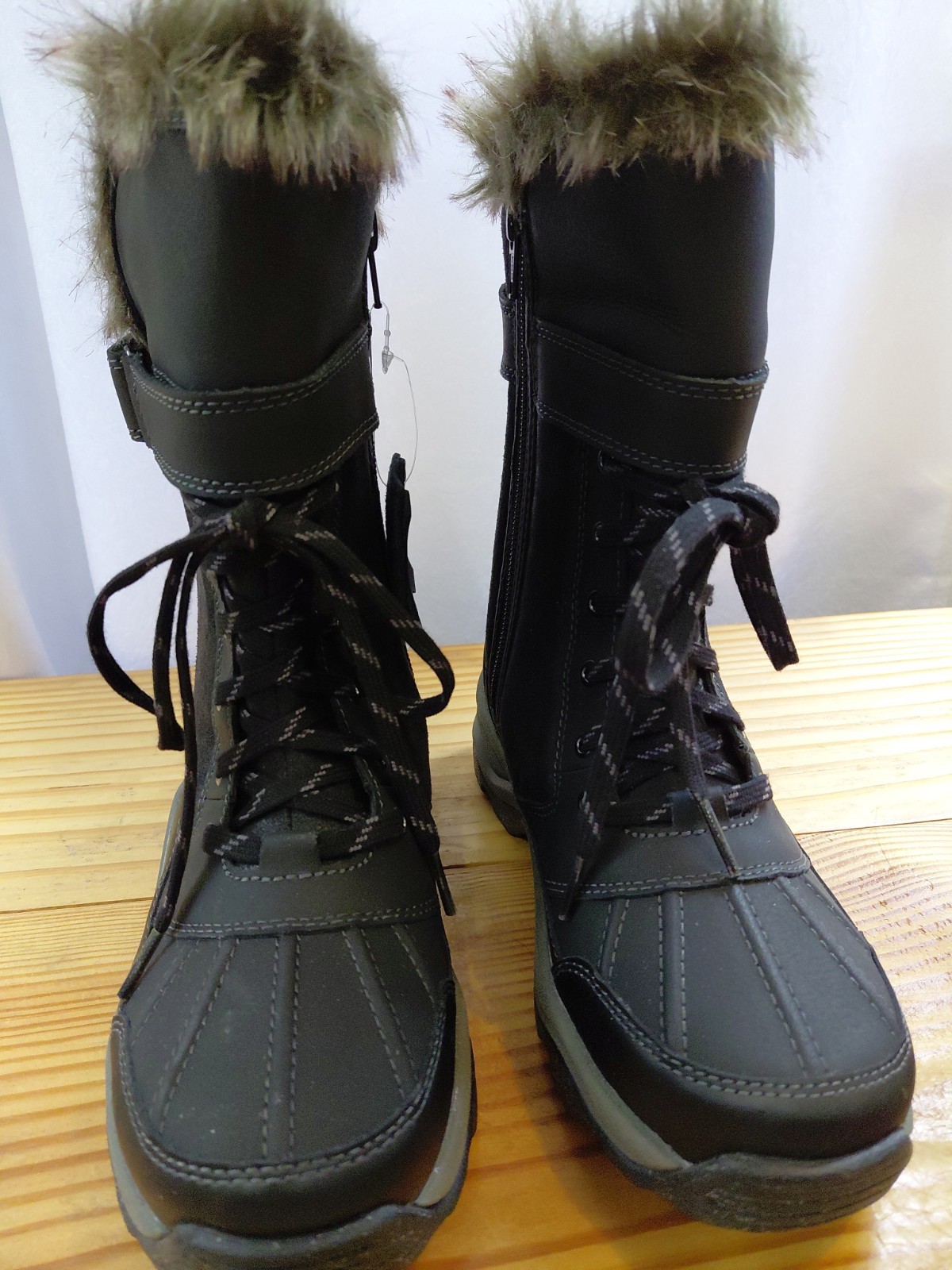 Clarks Mazlyn West Water Resistant Black Leather Fur Winter Boots Size 6.5 New
