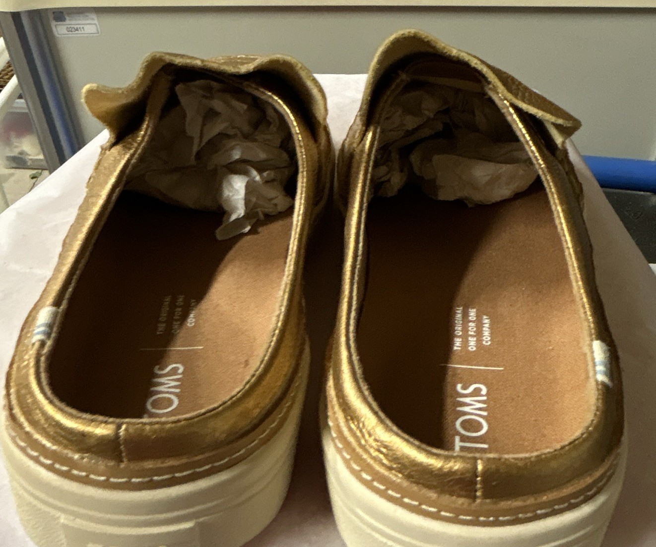 TOMS Women’s Sunrise Gold Leather Mule Sneakers US 10 Comfort Flat Round Toe