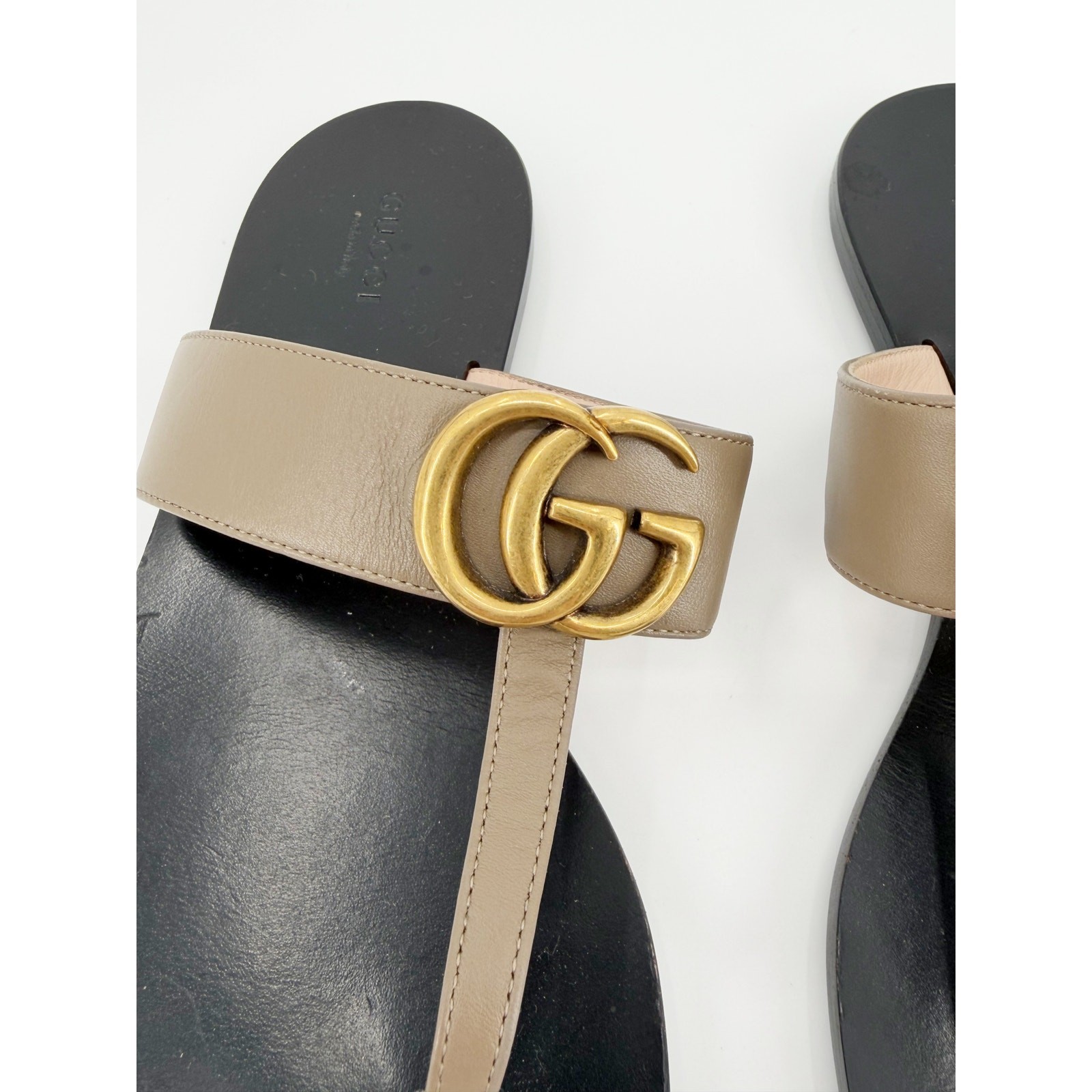 Gucci GG Marmont Beige Black Leather Thong Gladiator Flat Sandals Bag 38.5