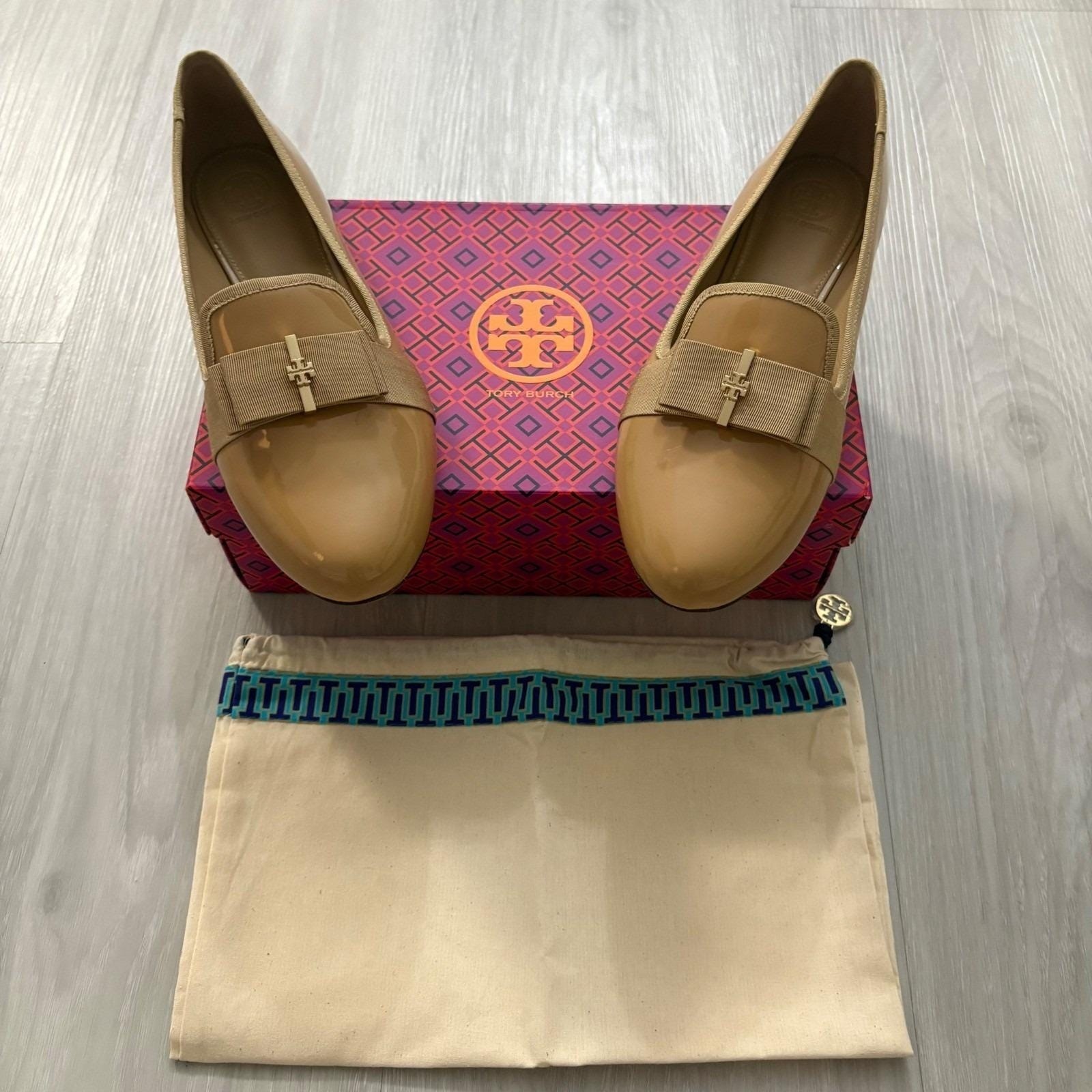 Tory Burch Gigi Patent Leather Bow Loafers Tan Beige Gold Logo Flats 10M 32944