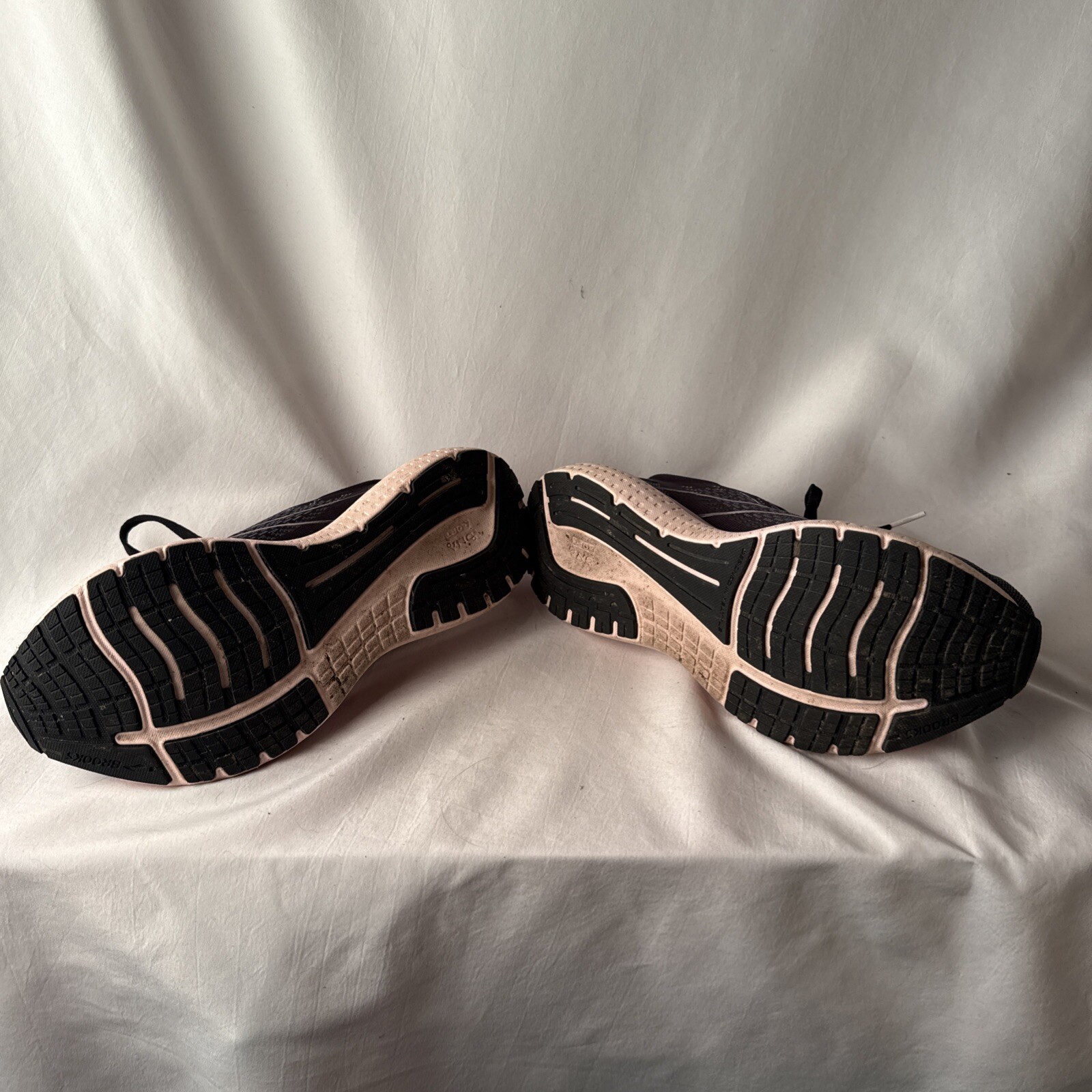 Brooks Glycerin GTS 19 Womens Size 10 Black Athletic Shoes Sneakers 1203441B074