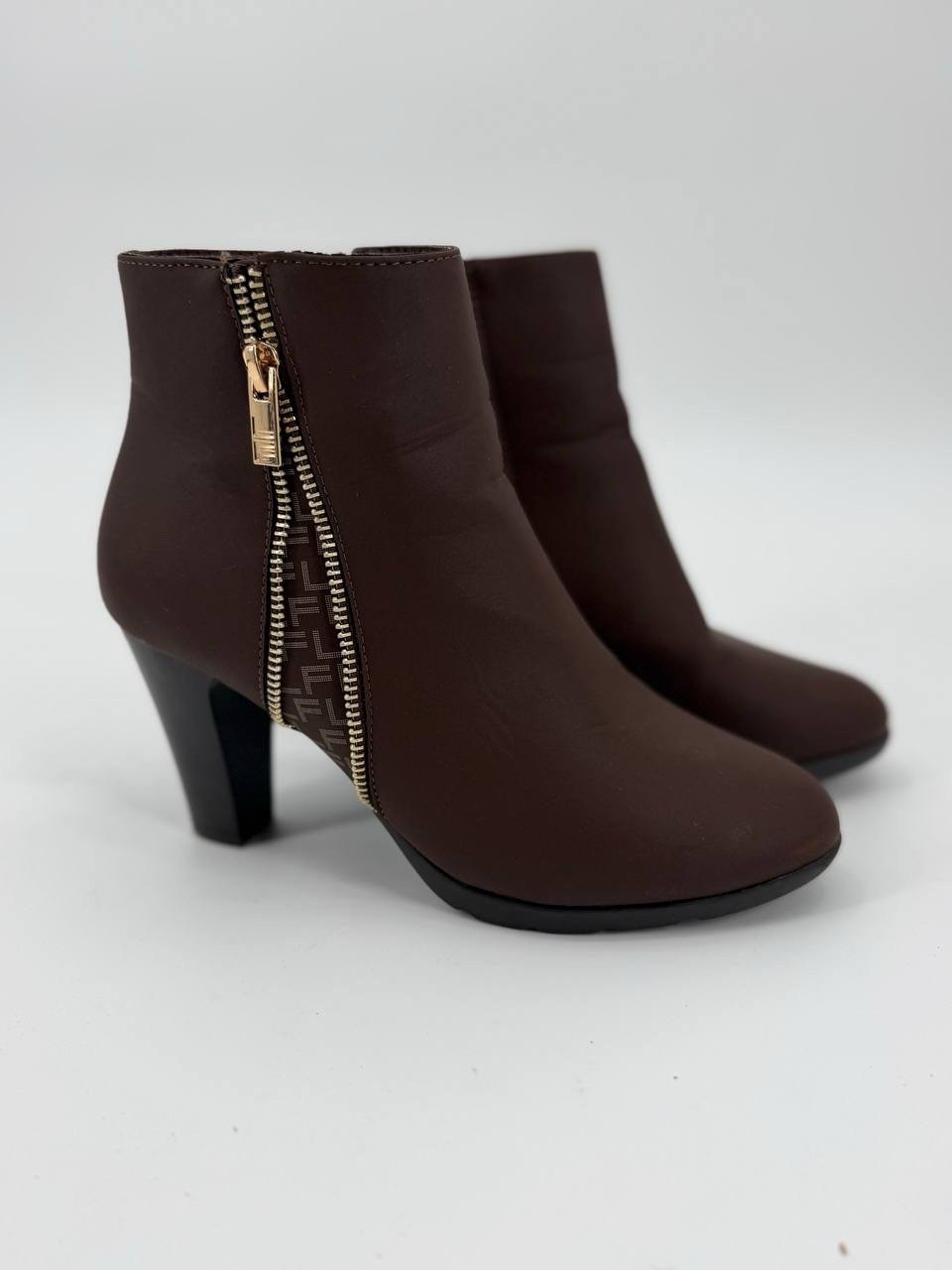 London Fog Beelize Women’s Brown Ankle Boots Side Zip Block Heel Size 7.5M