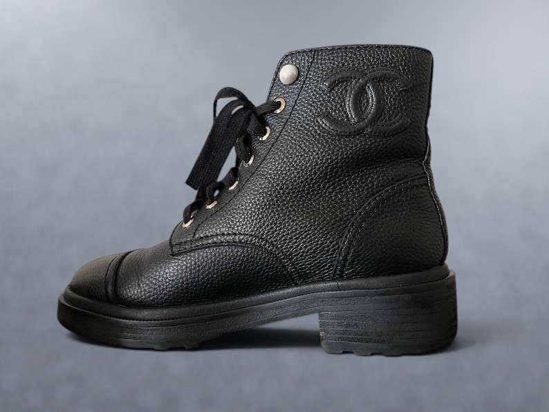 Chanel Combat Boots Black Grained Leather Pearl Logo EU 38 US 7.5 Made in Italy