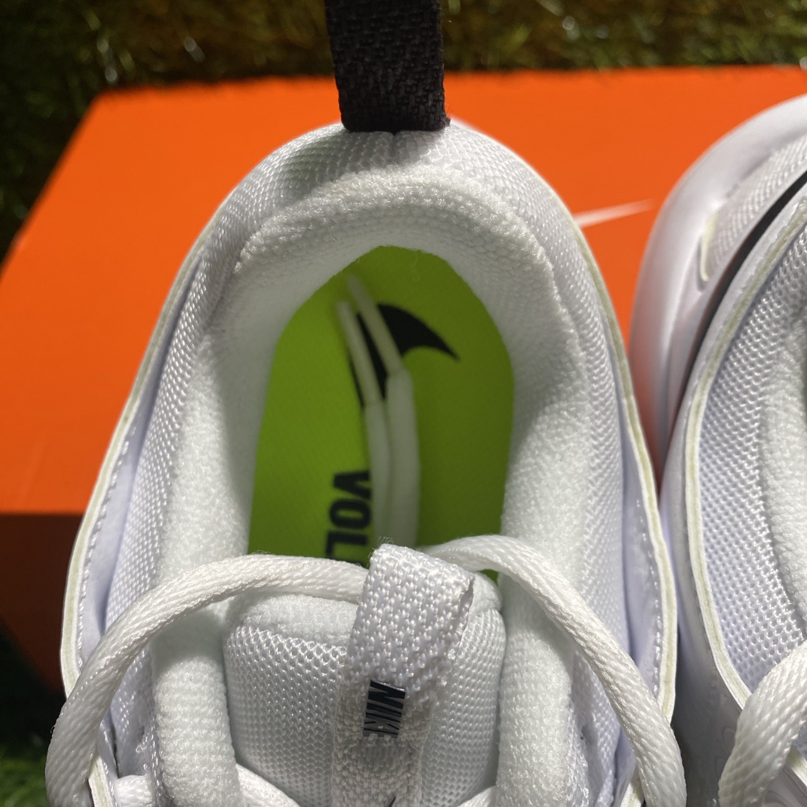 Nike Air Zoom Hyperace 2 White/Black Low Top Lace-Up Volleyball Sneaker AA0286