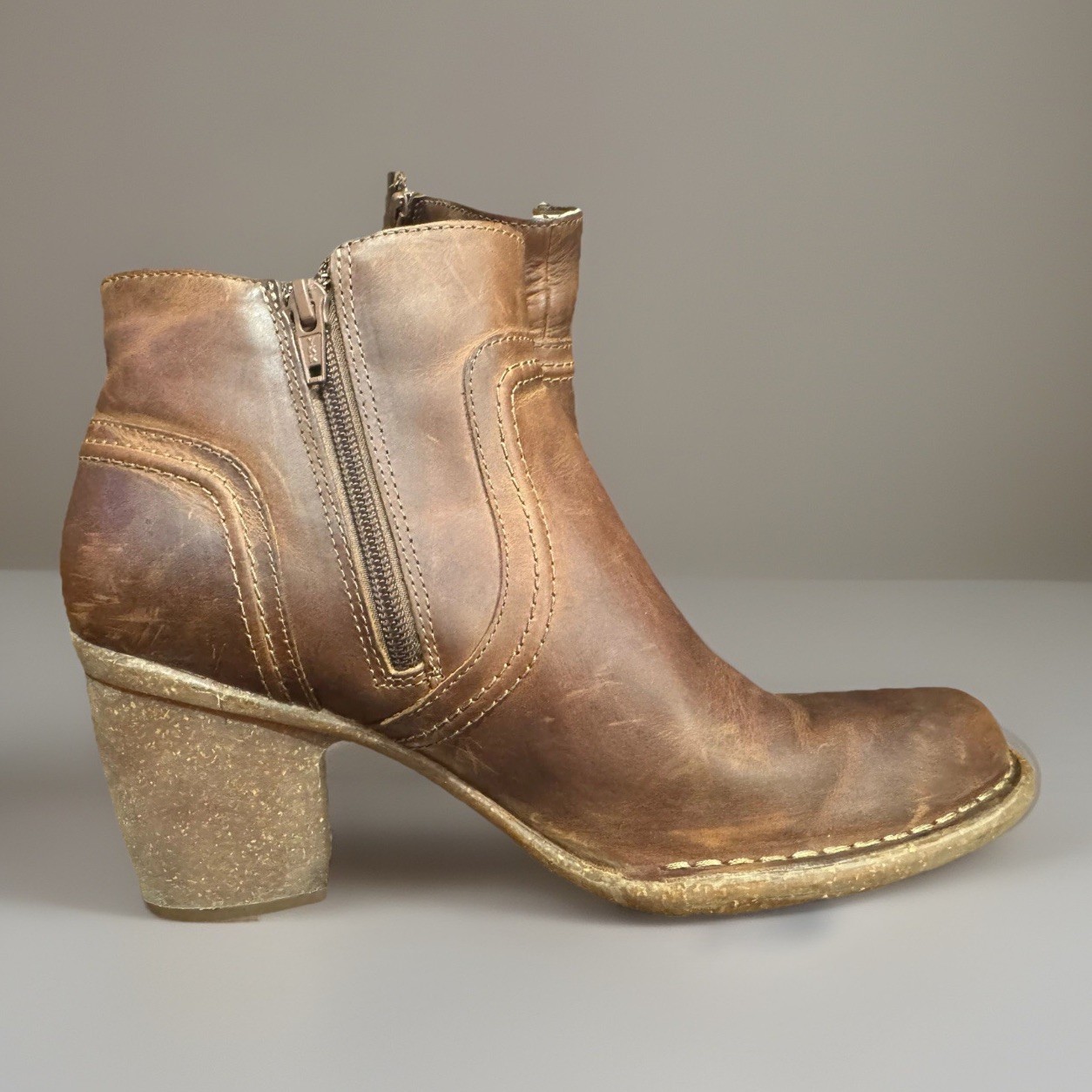 Clarks Carleta Paris Ankle Bootie Woman 11M Brown Leather 3.25″ Heel Zip
