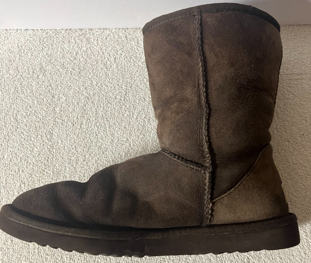 Chocolate Brown UGG Essential Classic Short 5825 Leather BOOTS Slip On Size W8