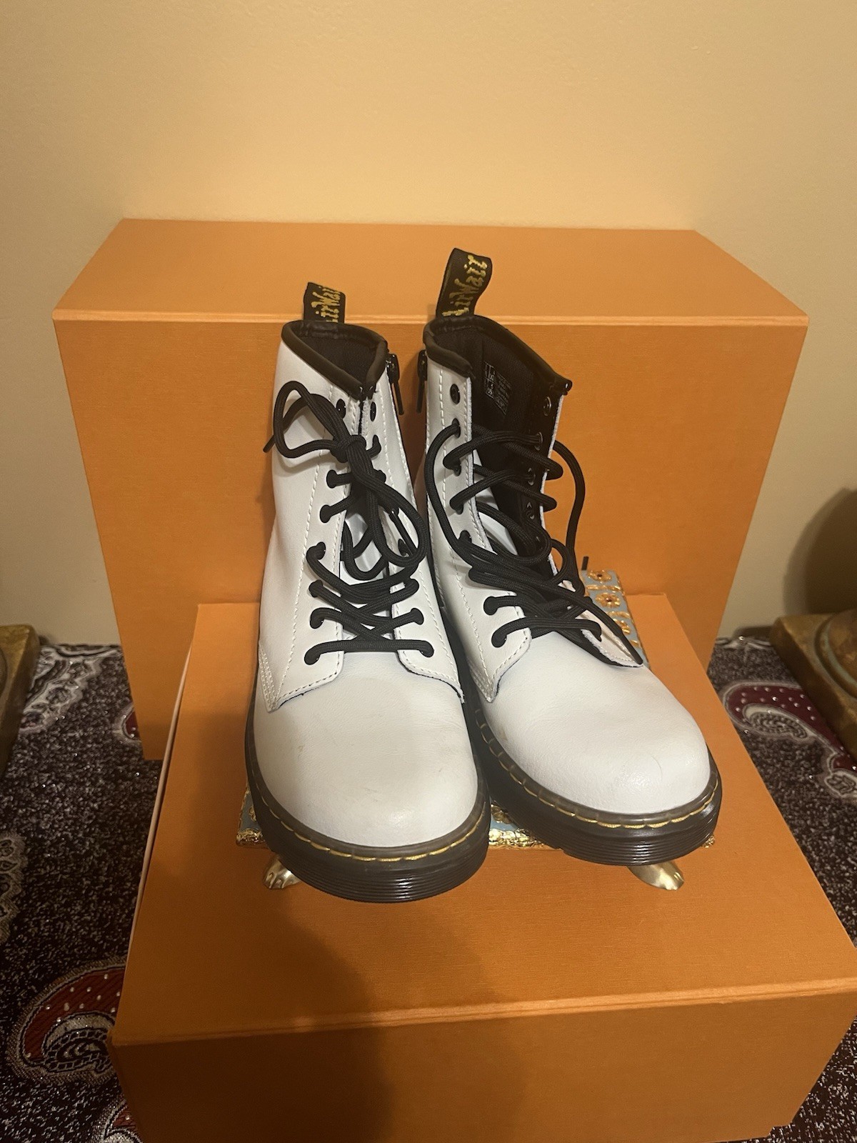 Dr. Martens Zavala T Lamper Combat Boot in White Leather Unisex M 4 / W 5