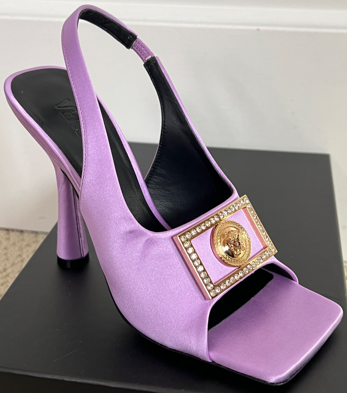 NIB Versace Tribute Medusa Logo Crystal Satin Open Toe Slingback Pumps 37.5 7.5