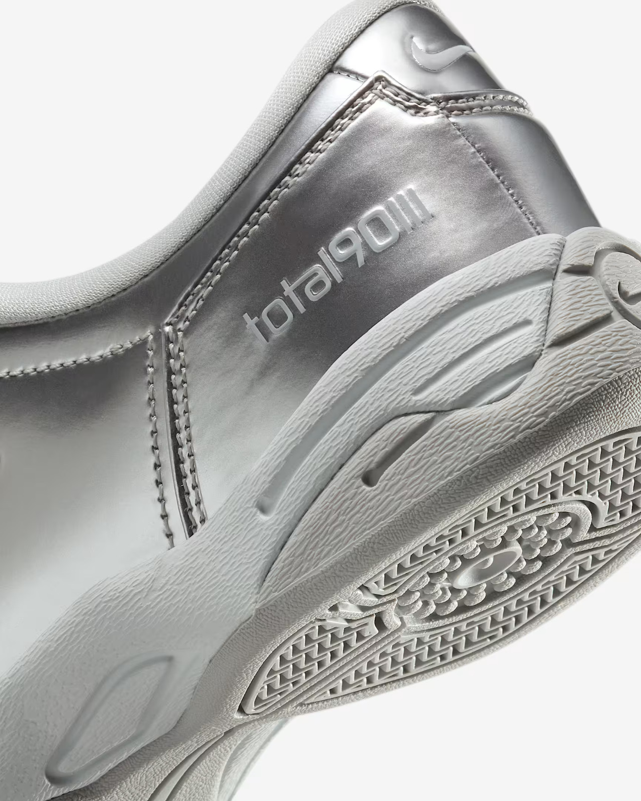 II9792-011 Nike Total 90 3 Metallic Platinum (Women’s)