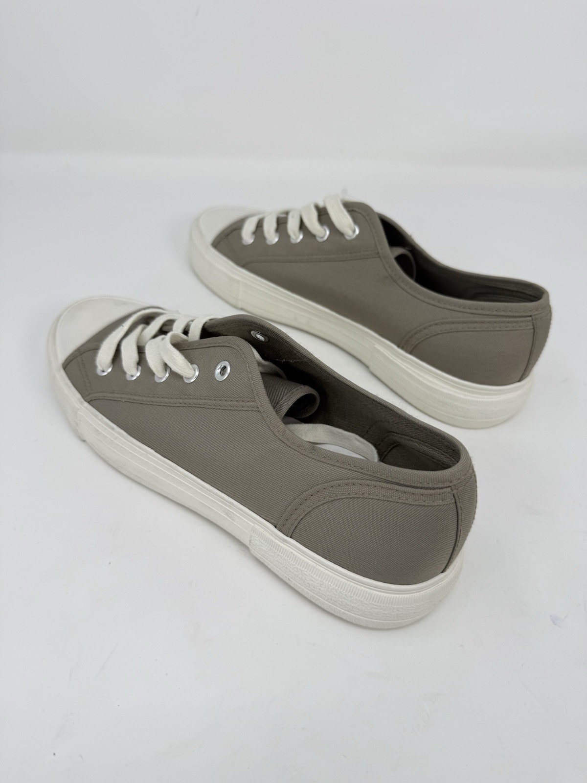 H&M Womens Shoe Size 7 Taupe (Brownish Gray) Canvas Lace Up Sneakers New *Flaw