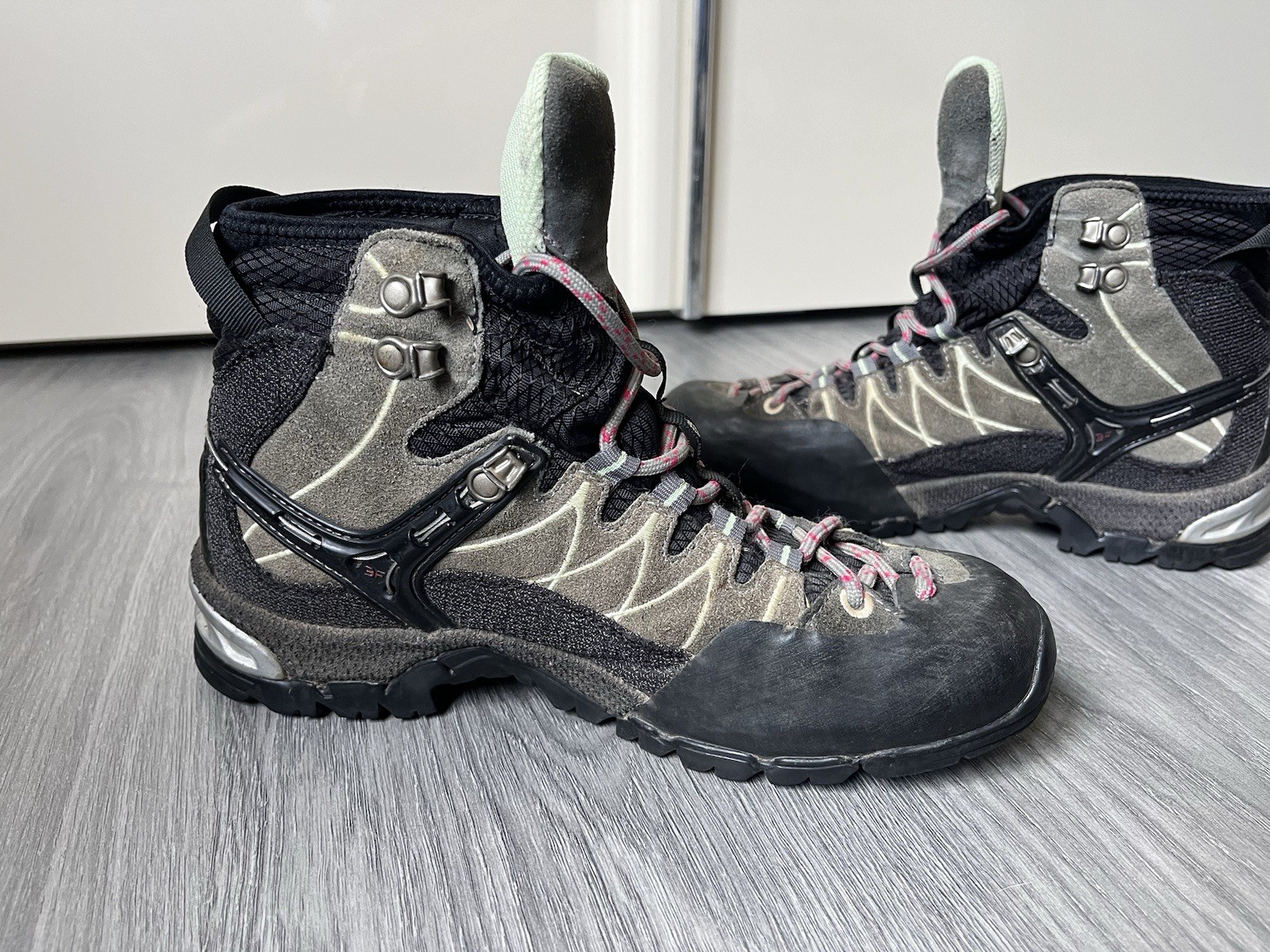 Salewa TRAINER MID GTX Розмір EU38 1/2 insole 24.5 cm ,US 7 1/2 ,UK 5 1/2