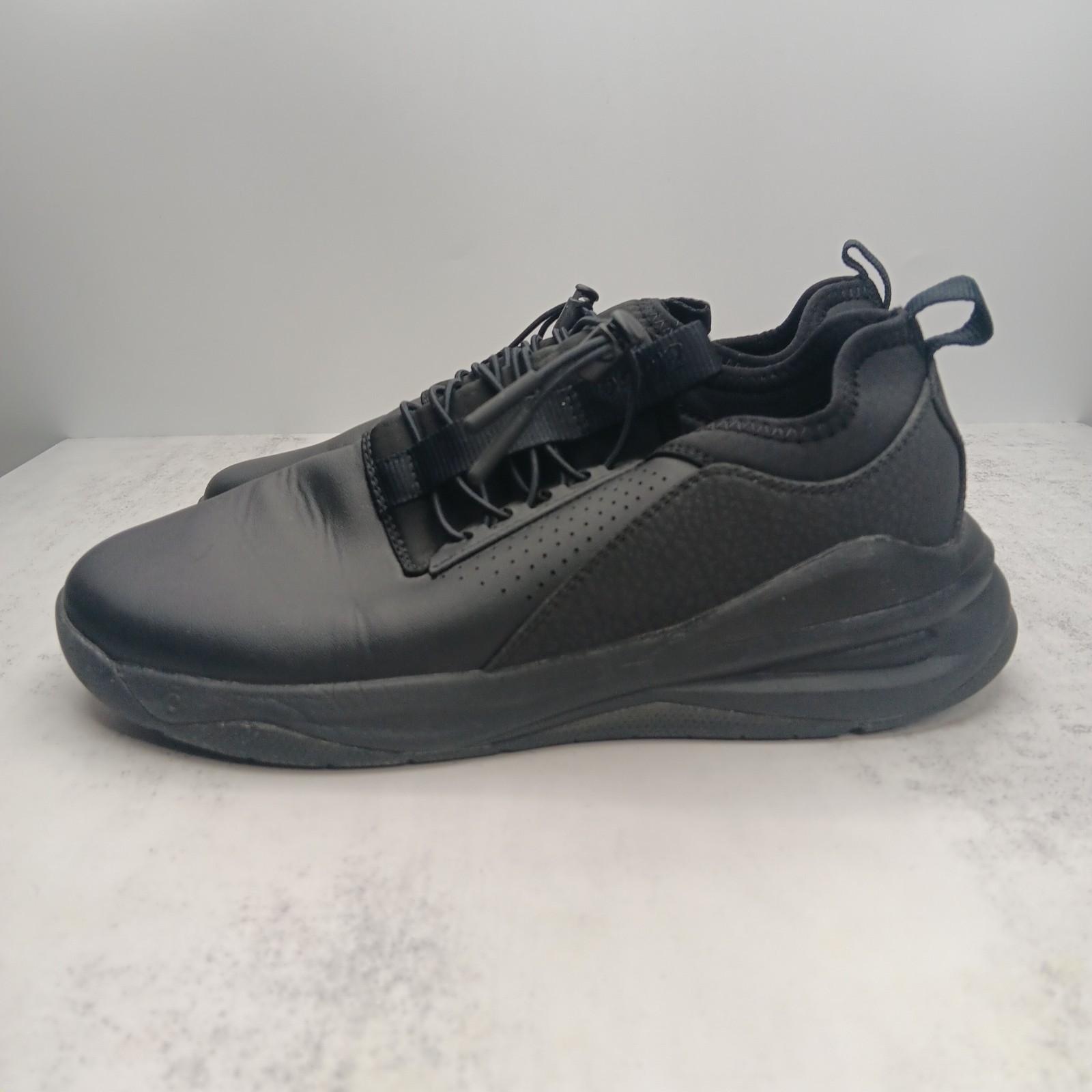 Clove Classic Sneakers W8.5 M7 Black Clarino Vegan Leather Healthcare Nursing