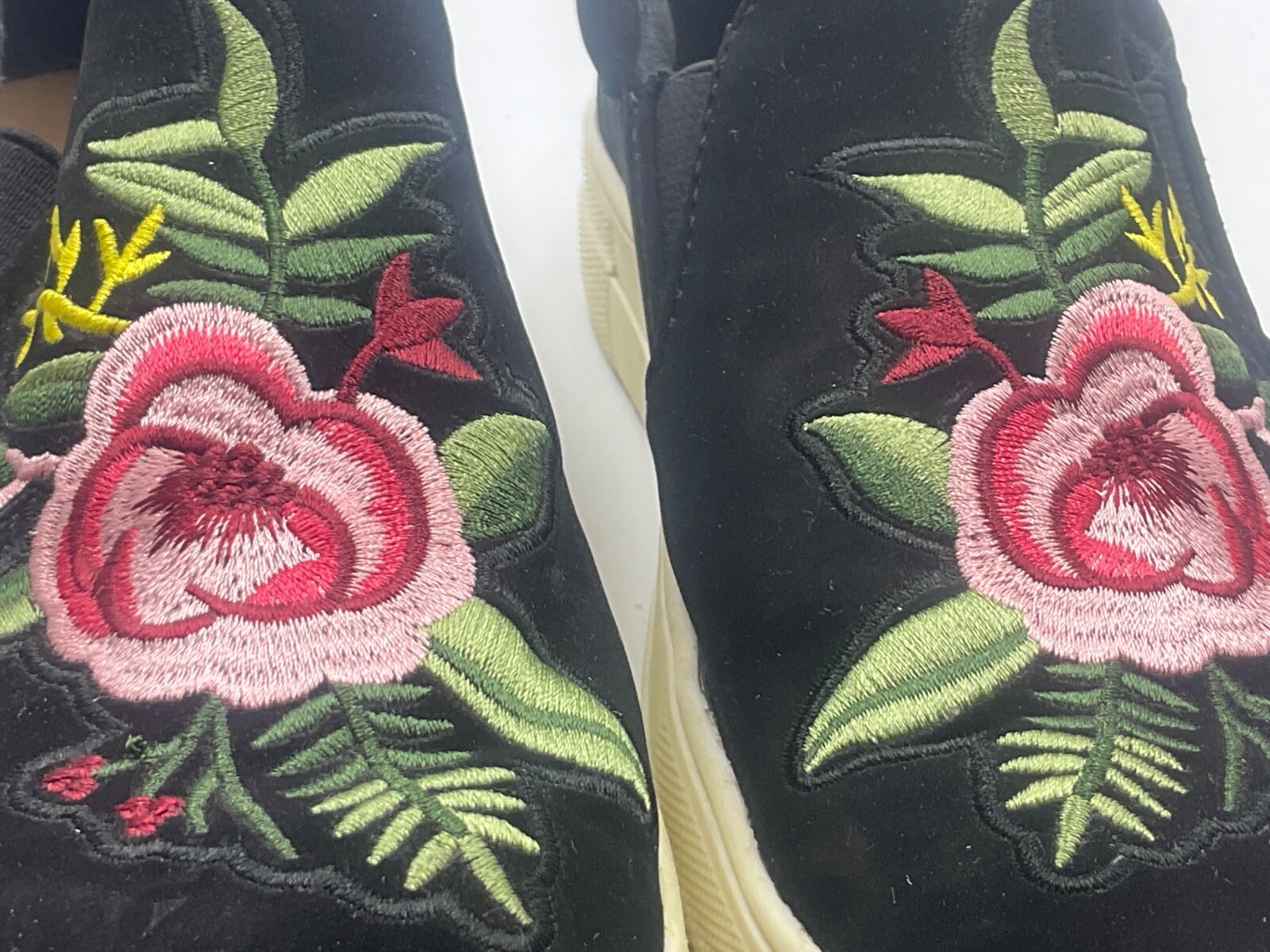 Brash Women 6.5 Slip On Flat Black Embroidered Floral Comfort Rose Greenery