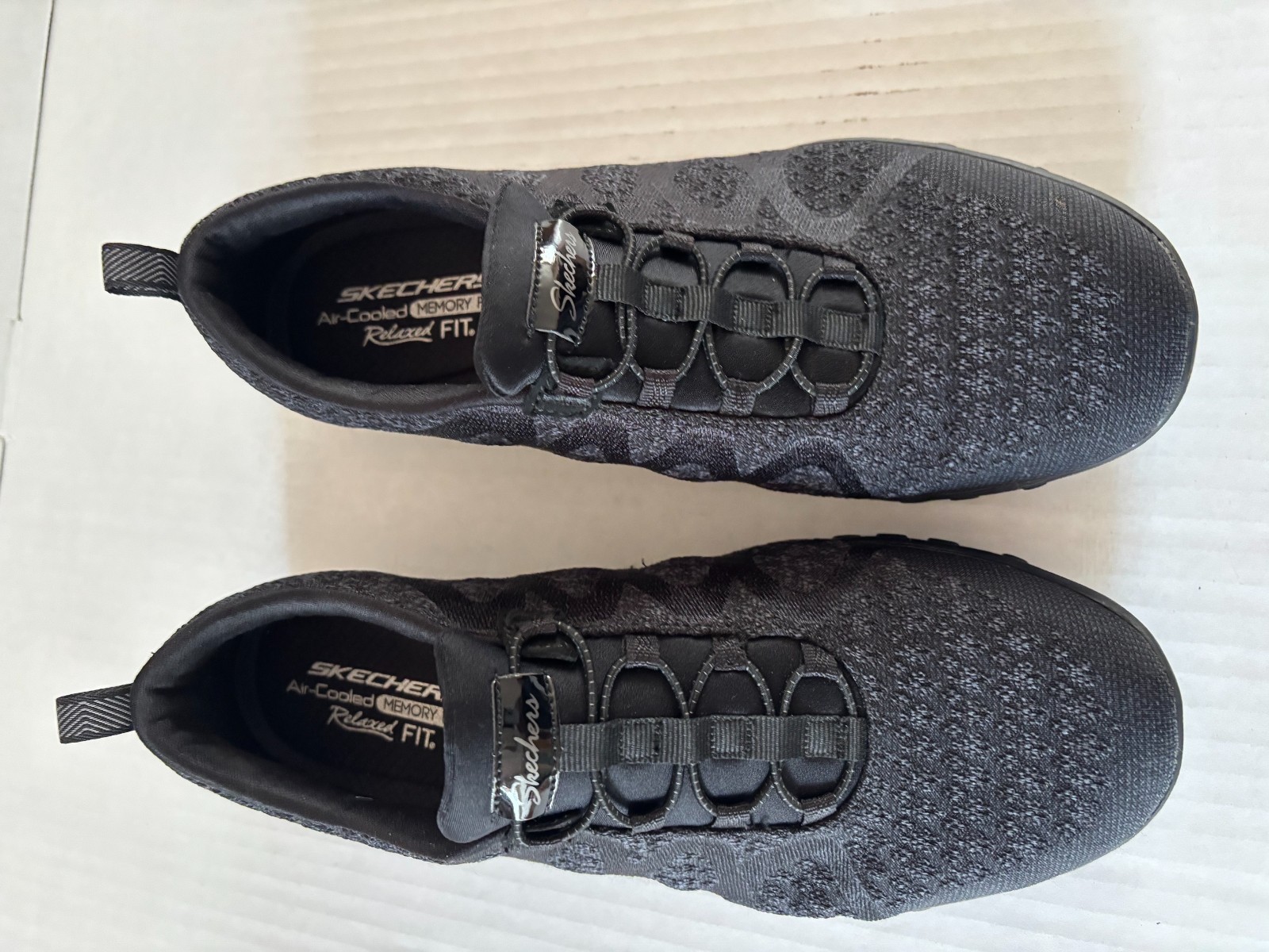 Sketchers Air Cooled Memory Foam Relaxed Fit Women’s walking shoes size 10