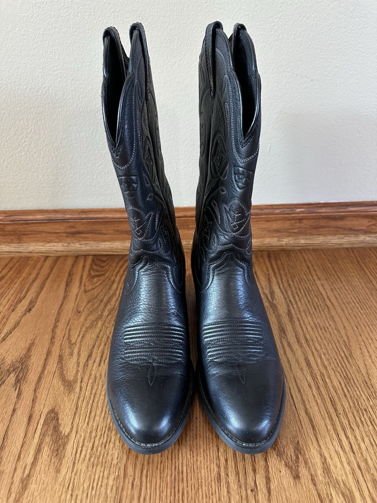 Ariat Women’s Heritage Western Round Toe Black Leather Boots Size 7B Medium