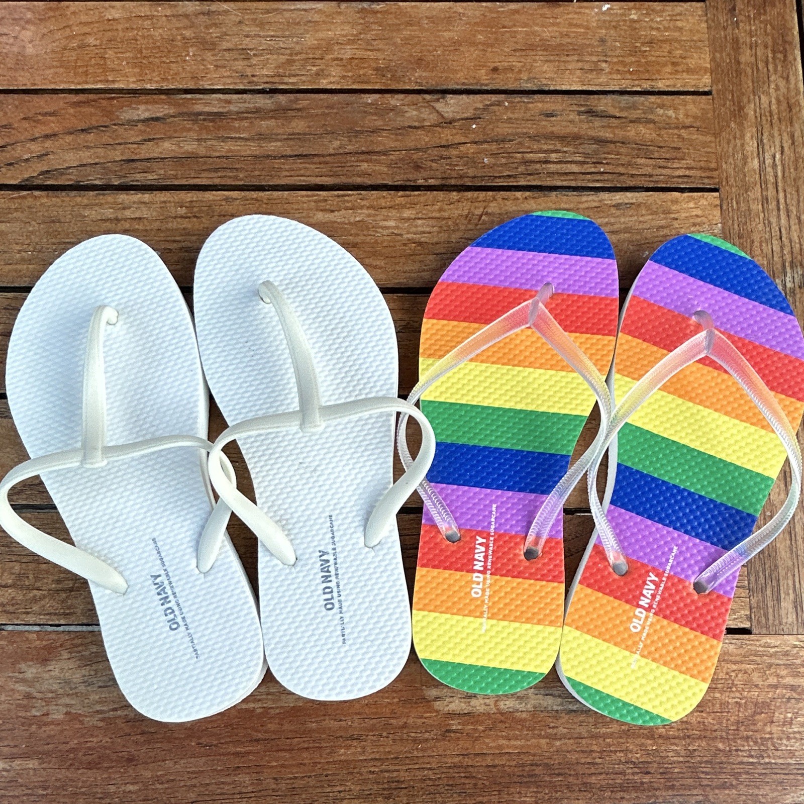 Old Navy Women’s Flip Flop Sandals Slip-On Logo White Multicolor Striped