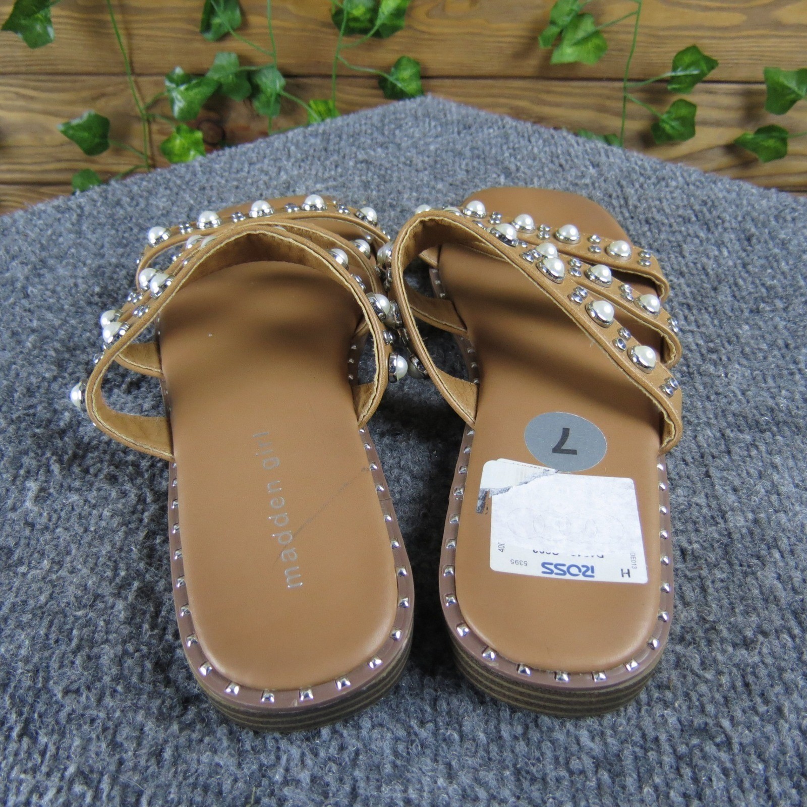 Madden Girl Heave Women’s 7 Tan Slide Sandals Studded Pearl Casual Slip-On