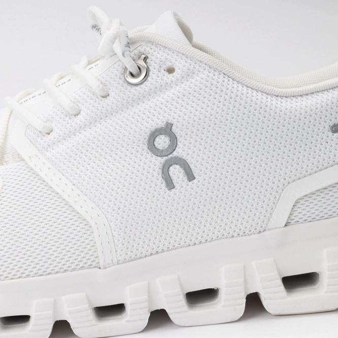 On Cloud 6 Sneakers White/White Women’s Running Shoes Size 6-9.5
