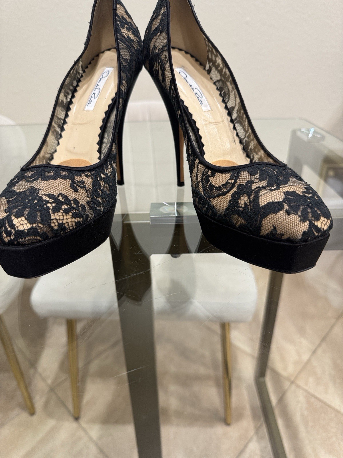 Oscar de La Renta Black Lace Pumps Platform With Sheer Overlay