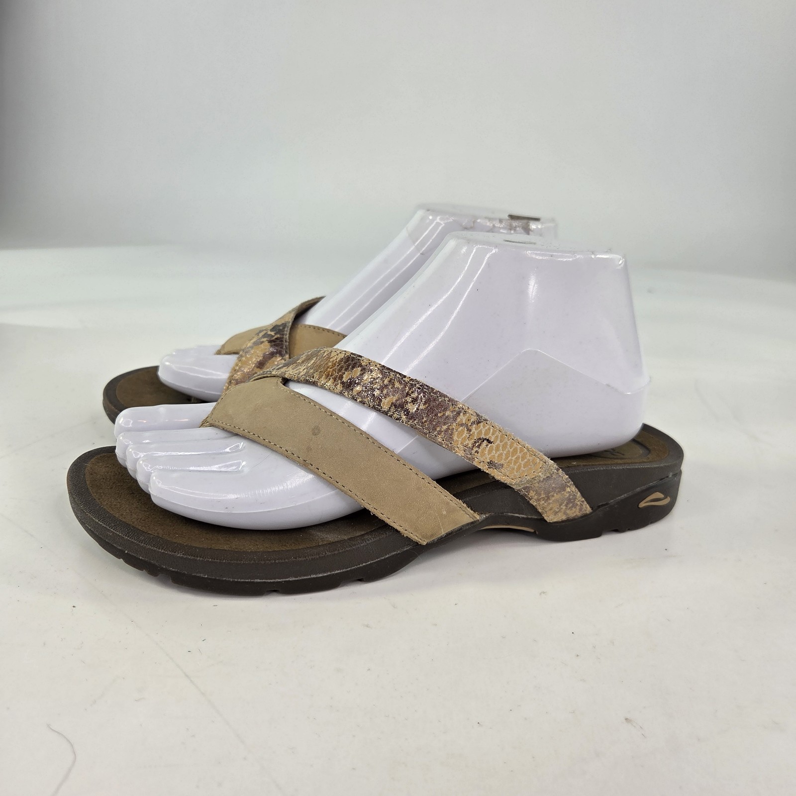 Abeo leather thong sandals Womens US 7 Tan snakeskin print strap Shoes