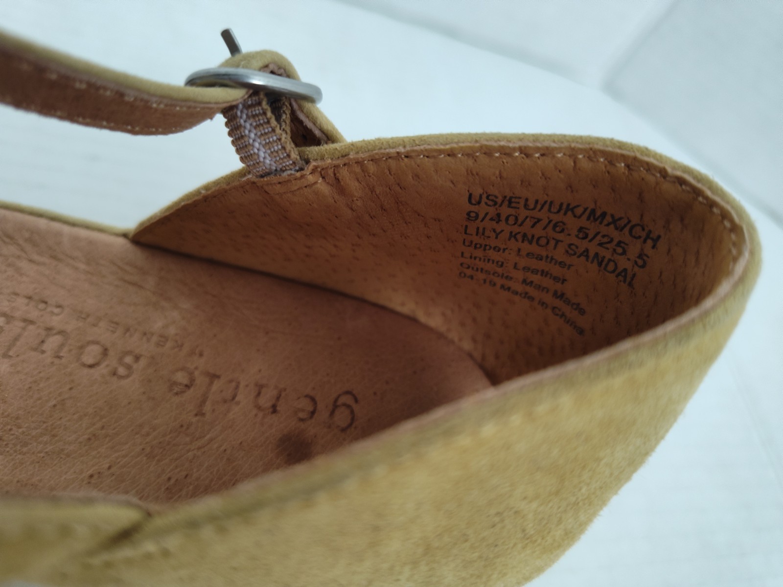Gentle Souls by Kenneth Cole Lily Knot Wedge Sandals sz 9 Mustard Yellow Suede