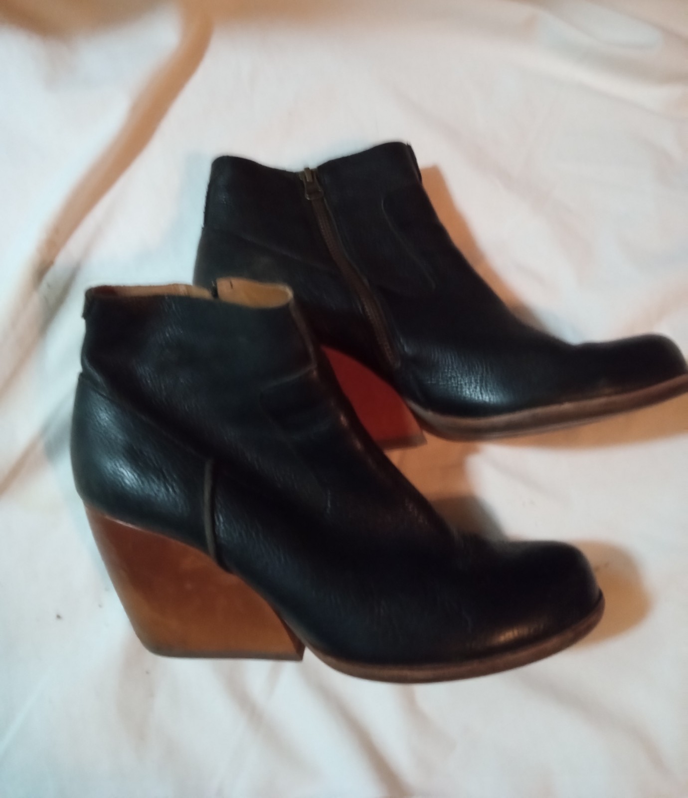 Kork ease Black Leather Wedge Ankle Boots Side Zip K27703 Size 10 M/W..