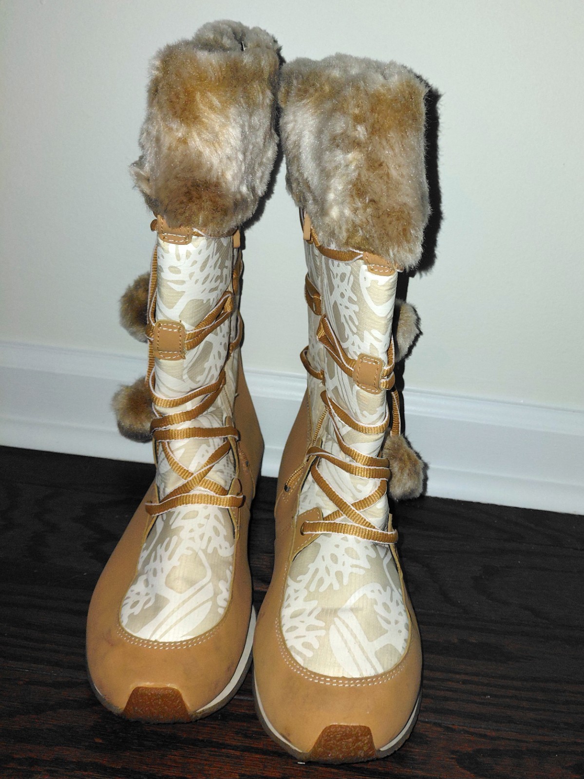 Timberland 70937M Tan Fur Lined Winter Boots. Size 7