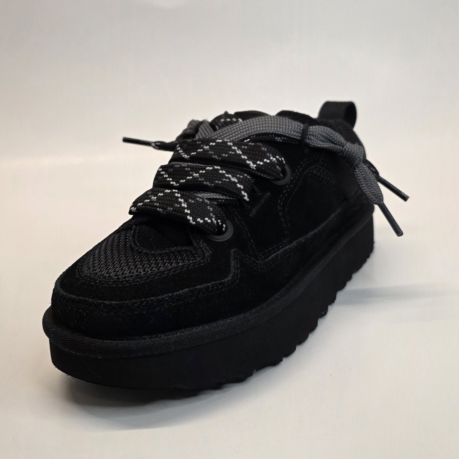 UGG LO LOWMEL BLACK SUEDE TEXTILE SPORTTY SHOES WOMEN’S SNEAKERS SIZE US 6