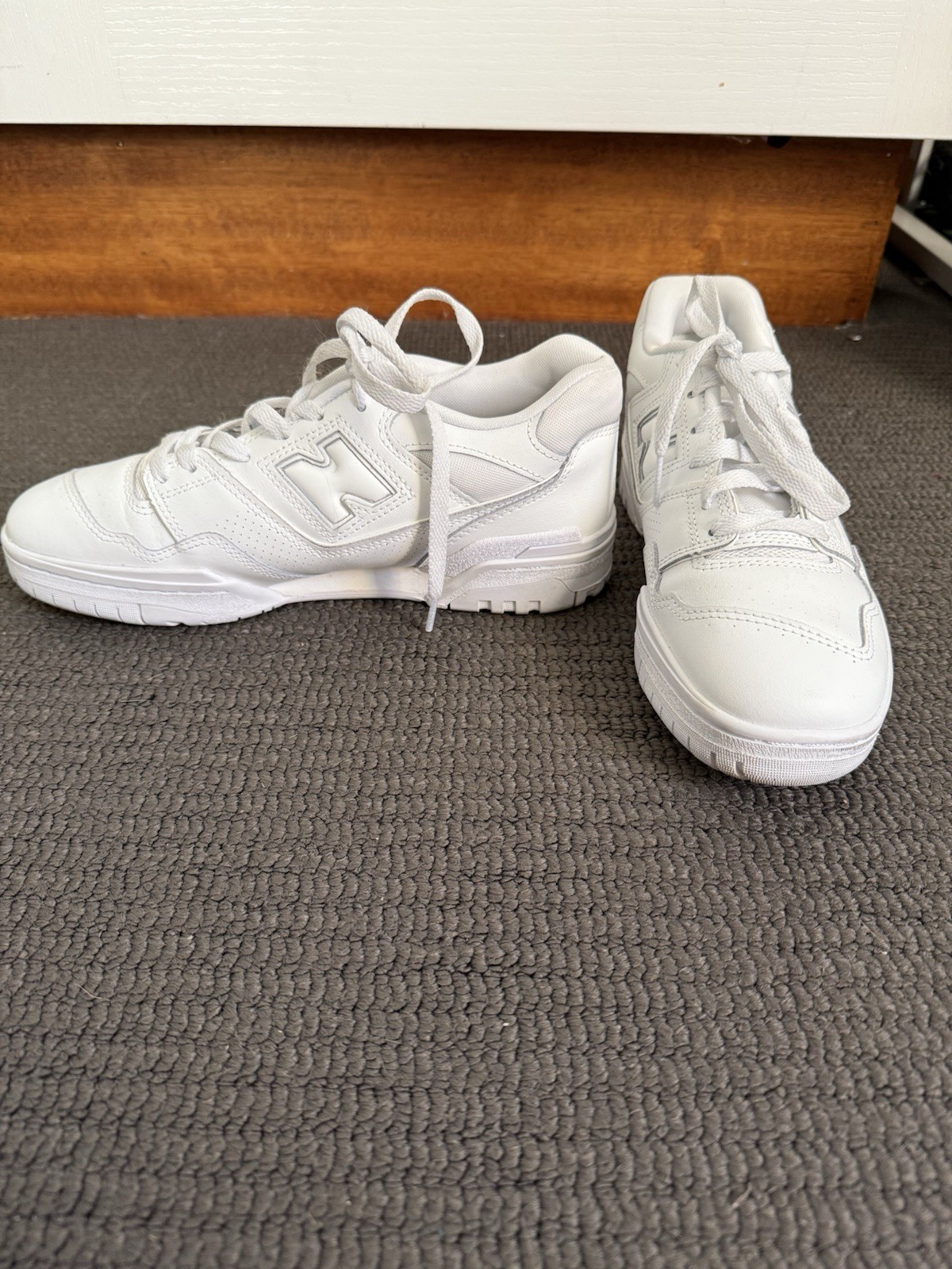 New Balance BB550WWW Men’s White Low Top Lace-Up Sneakers AU 41