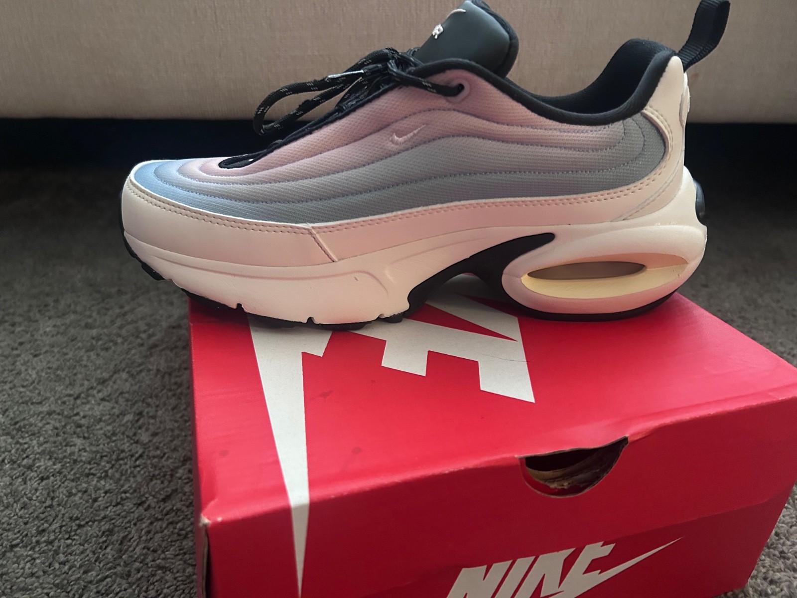 Size 8 – Nike Air Max Portal Dawn W like NEW only tried on indoors