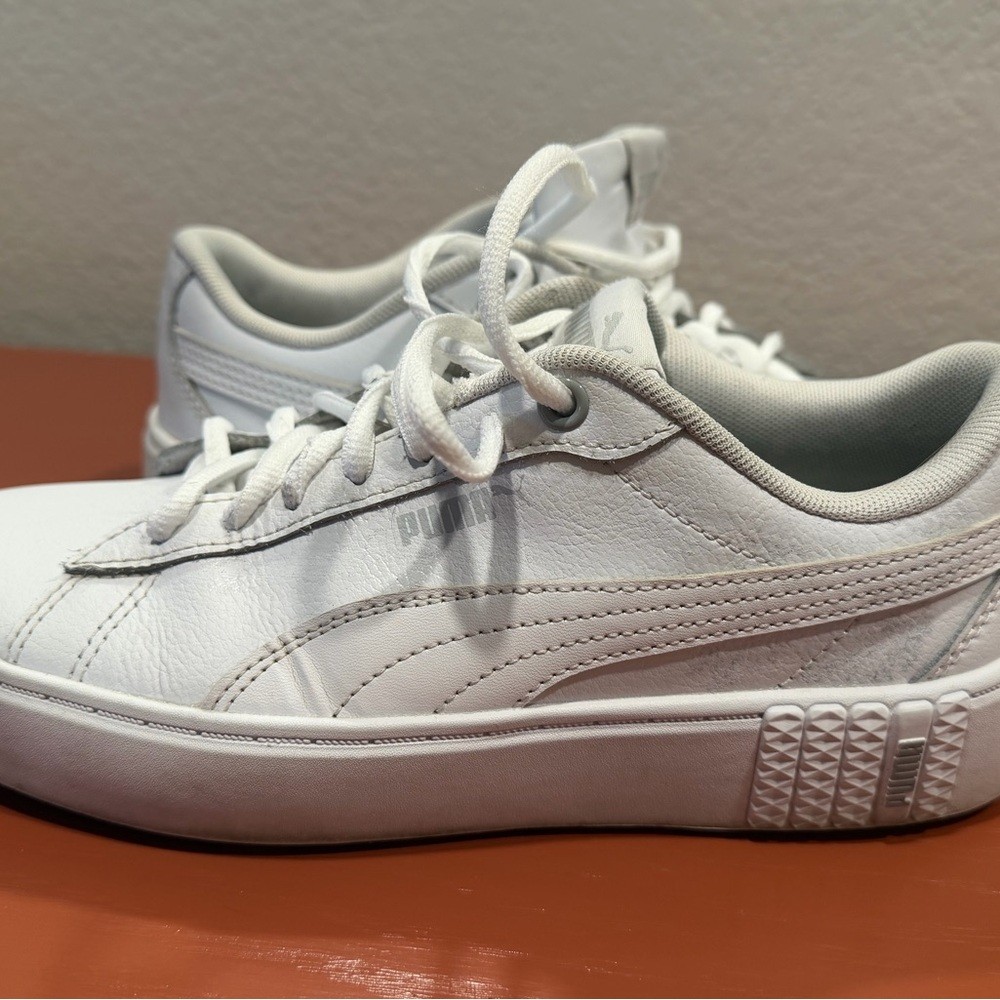 Puma Women White Leather Low Top Sneakers Size 8.5 Smash Court