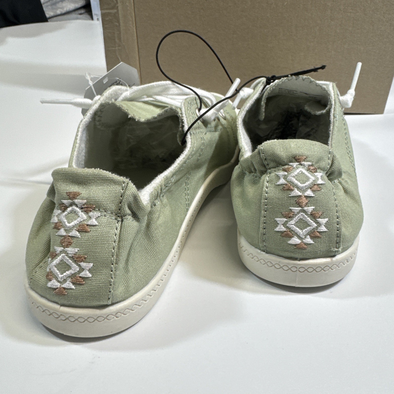Time & Tru Sage Scrunch Back Memory Foam Woman’s Sneakers Slip-on with Laces