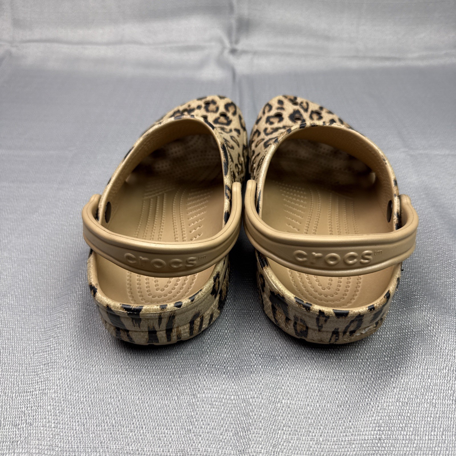 Crocs Adult Baya Leopard Print Clogs Men’s Sz 9 Women’s Sz 11