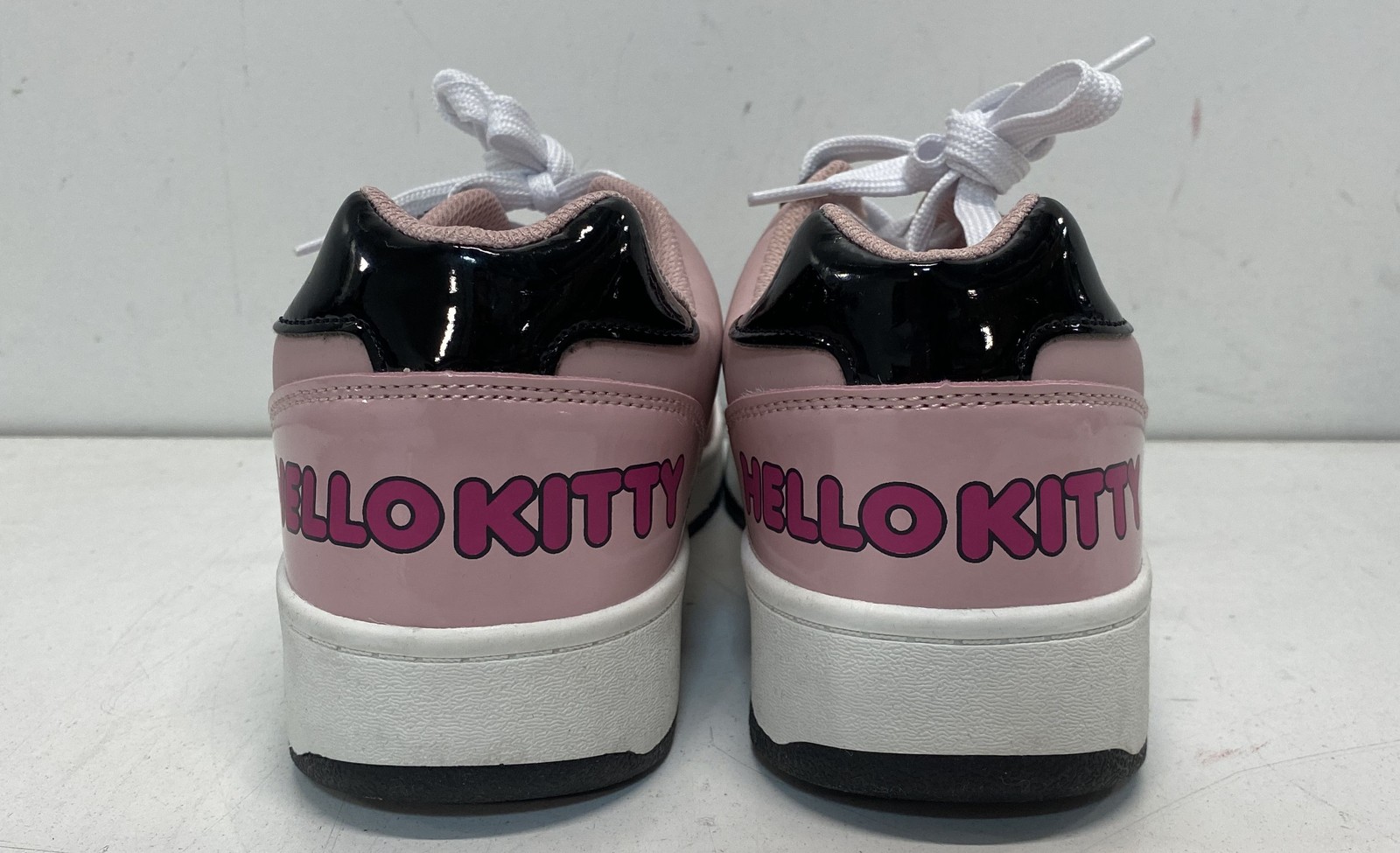 Hello Kitty Pink Patent Leather Low Top Sneakers Women’s Size 10