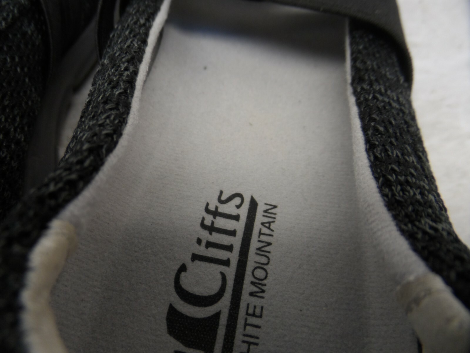 Cliffs by White Mountain Women’s Slip-On Felice Elastic Flats Black Size 7.5M