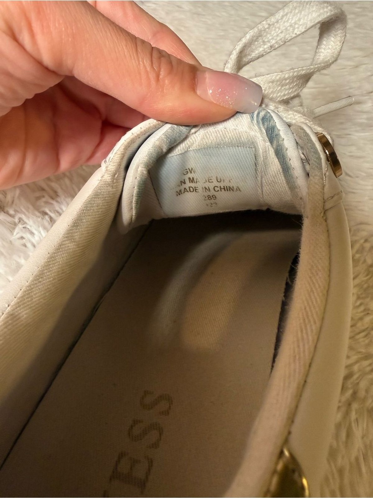 GUESS Casual White Quilted Fashion Sneakers Gold Accents Womens