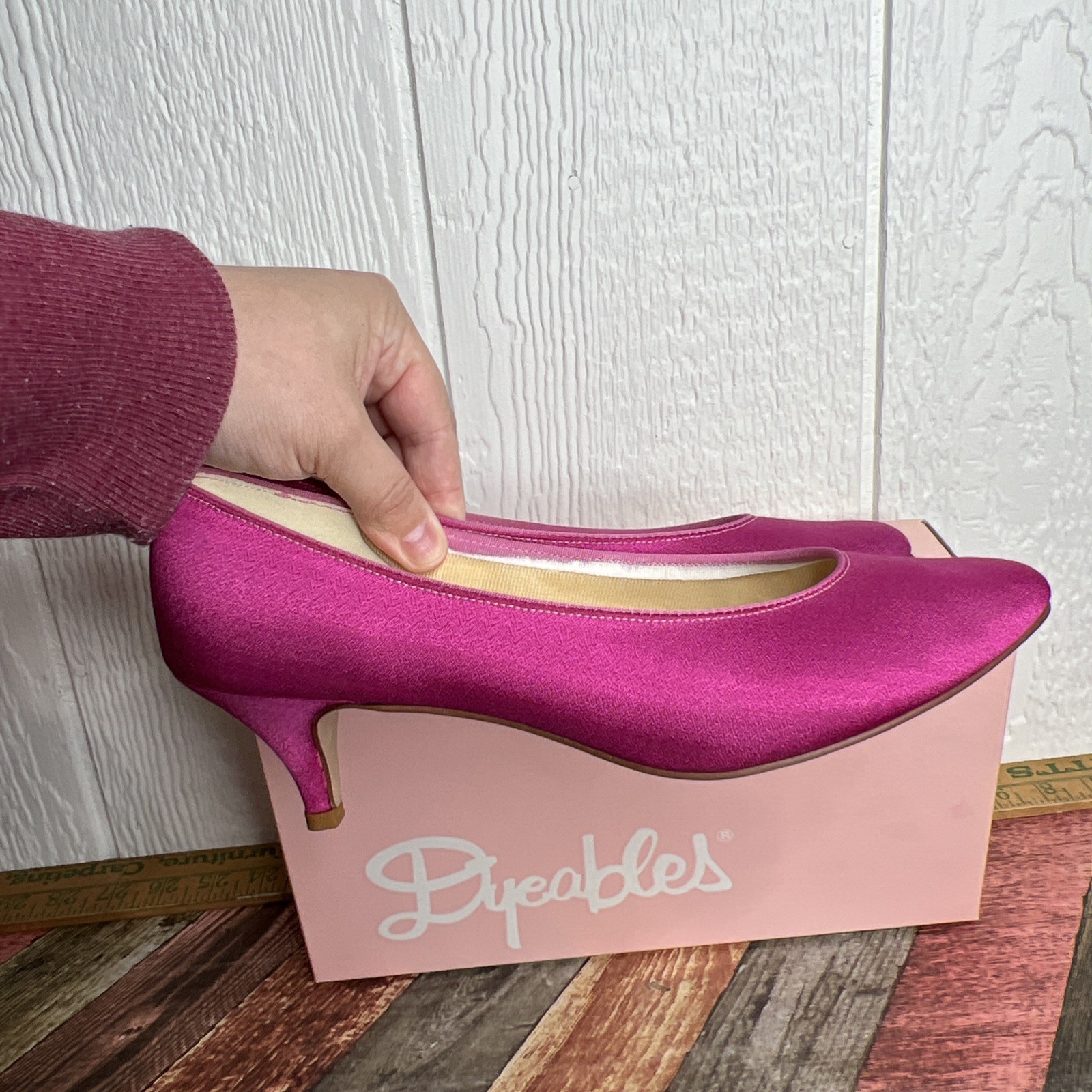 Vintage Dyeables Satin Heels Shoes Size 7.5 AA LATEDATE LUXE Hot Pink 82507