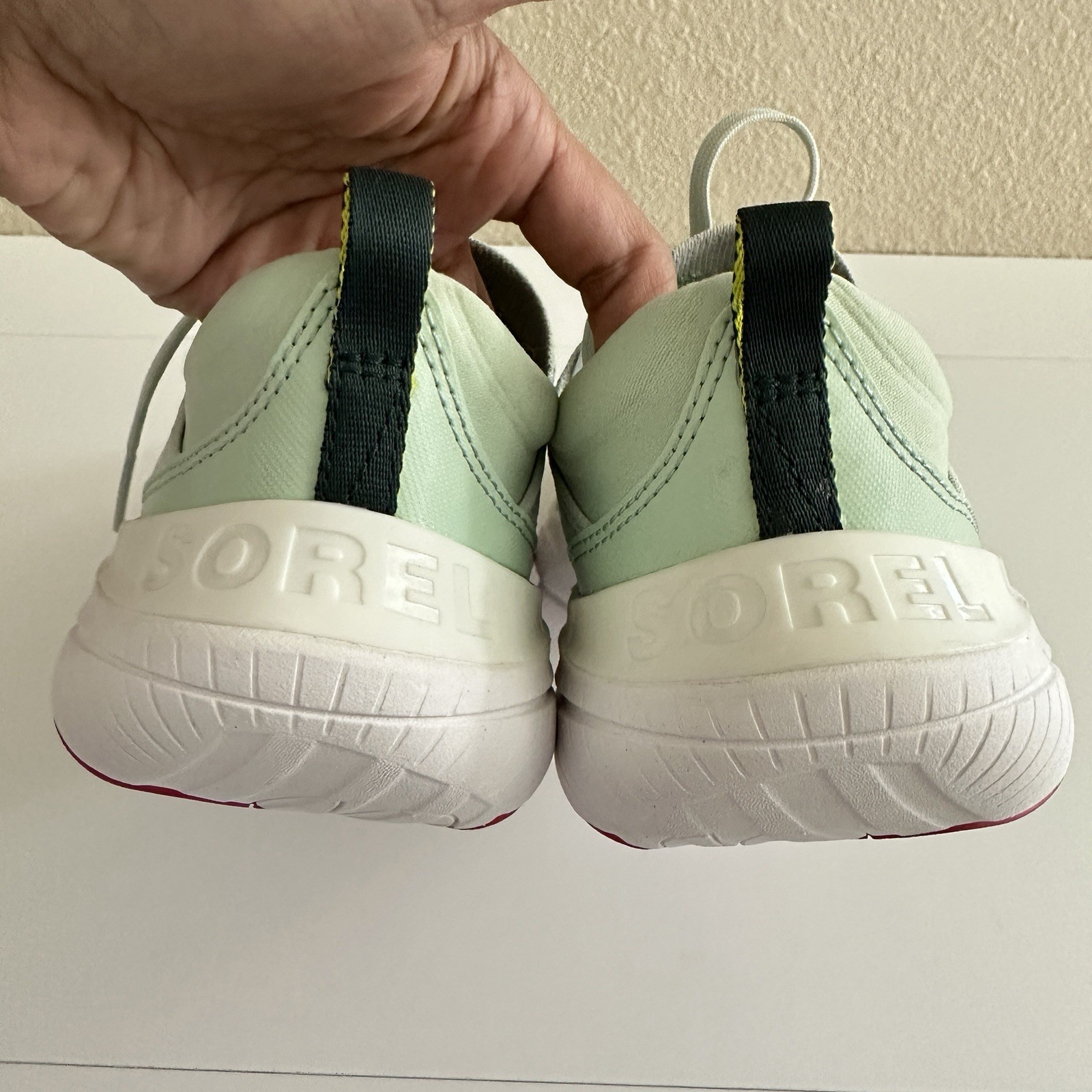 NWOT Sorel Women’s Explorer Blitz Stride Lace Sneakers in Mint& White sz US 8.5