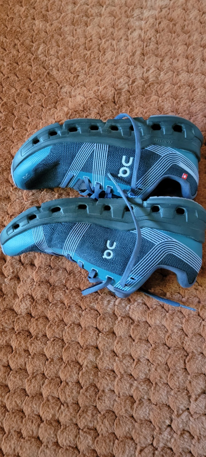 On Cloudgo Woman’s Blue/Purple Lace-Up Athletic Sneaker, Pre-owned.
