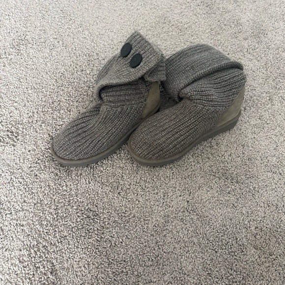 UGG Australia Women’s Gray Knit Button Boots Size 7 Right & Size 8 Left